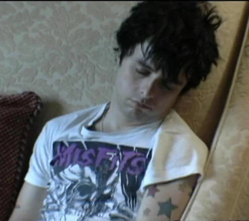 Lore_Cay's tweet photo. Acorda Billie Joe @GreenDay https://t.co/gY2lvrFwOK