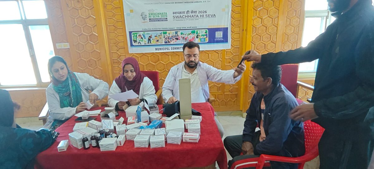 eomcyaripora's tweet photo. As part of the ongoing Swachhata Hi Seva Campaign, MC Yaripora organised a “Safai Mitra Suraksha Evam Samman Shivir” at Town Hall Yaripora. The camp focused on the health, safety and well-being of Safai Mitras through preventive health check-ups and health awareness. https://t.co/wKf5arLiq6