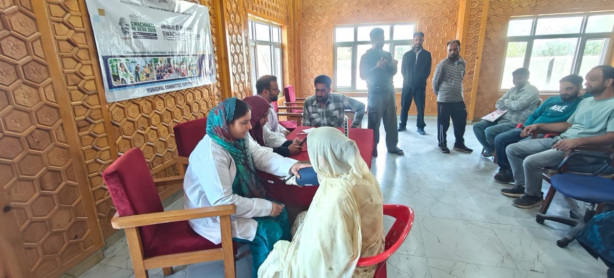eomcyaripora's tweet photo. As part of the ongoing Swachhata Hi Seva Campaign, MC Yaripora organised a “Safai Mitra Suraksha Evam Samman Shivir” at Town Hall Yaripora. The camp focused on the health, safety and well-being of Safai Mitras through preventive health check-ups and health awareness. https://t.co/wKf5arLiq6