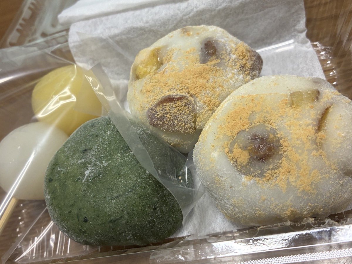 fusetaku2018's tweet photo. おはようございます！

今日から10月です🍁
今月から冷房がついておりませんが、ご希望の場合は有料(1人1回100円)でおつけできますので、お気軽にスタッフへお申し付け下さい。

今月も布施卓球場を宜しくお願い致します🙇‍♂️

#布施卓球場 https://t.co/zm4ItbBdZ1
