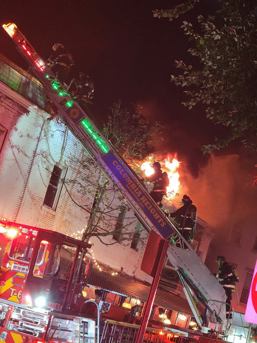dcfireems's tweet photo. Update: Working Fire - 500 Block of Florida Avenue NW

Units arrived on the scene with fire showing from the roof and fire found in apartment on the second floor…minimal to extension to the second floor.

All fire is extinguished. 

No injuries to report at this time. https://t.co/AQesIx6TnK