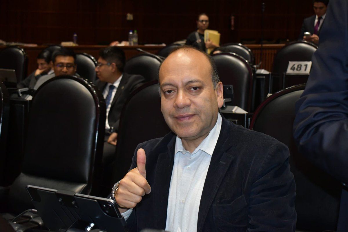 julioc_moreno's tweet photo. Hoy vivimos una jornada de diálogo y rendición de cuentas en el Pleno de la @Mx_Diputados, con la comparecencia del secretario de @Hacienda_Mexico, @Edgar_Amador_Z, para la glosa del Segundo Informe de Gobierno y el análisis del Paquete Económico 2027.

Los recursos públicos deben traducirse en bienestar y mejores oportunidades para las familias mexicanas. Ese es el compromiso que compartimos con nuestra presidenta @Claudiashein.

Seguimos trabajando desde la Cámara de Diputados para que el presupuesto responda a las necesidades de nuestro país. 🇲🇽

#JCM