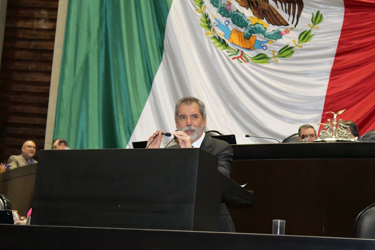 julioc_moreno's tweet photo. Hoy vivimos una jornada de diálogo y rendición de cuentas en el Pleno de la @Mx_Diputados, con la comparecencia del secretario de @Hacienda_Mexico, @Edgar_Amador_Z, para la glosa del Segundo Informe de Gobierno y el análisis del Paquete Económico 2027.

Los recursos públicos deben traducirse en bienestar y mejores oportunidades para las familias mexicanas. Ese es el compromiso que compartimos con nuestra presidenta @Claudiashein.

Seguimos trabajando desde la Cámara de Diputados para que el presupuesto responda a las necesidades de nuestro país. 🇲🇽

#JCM