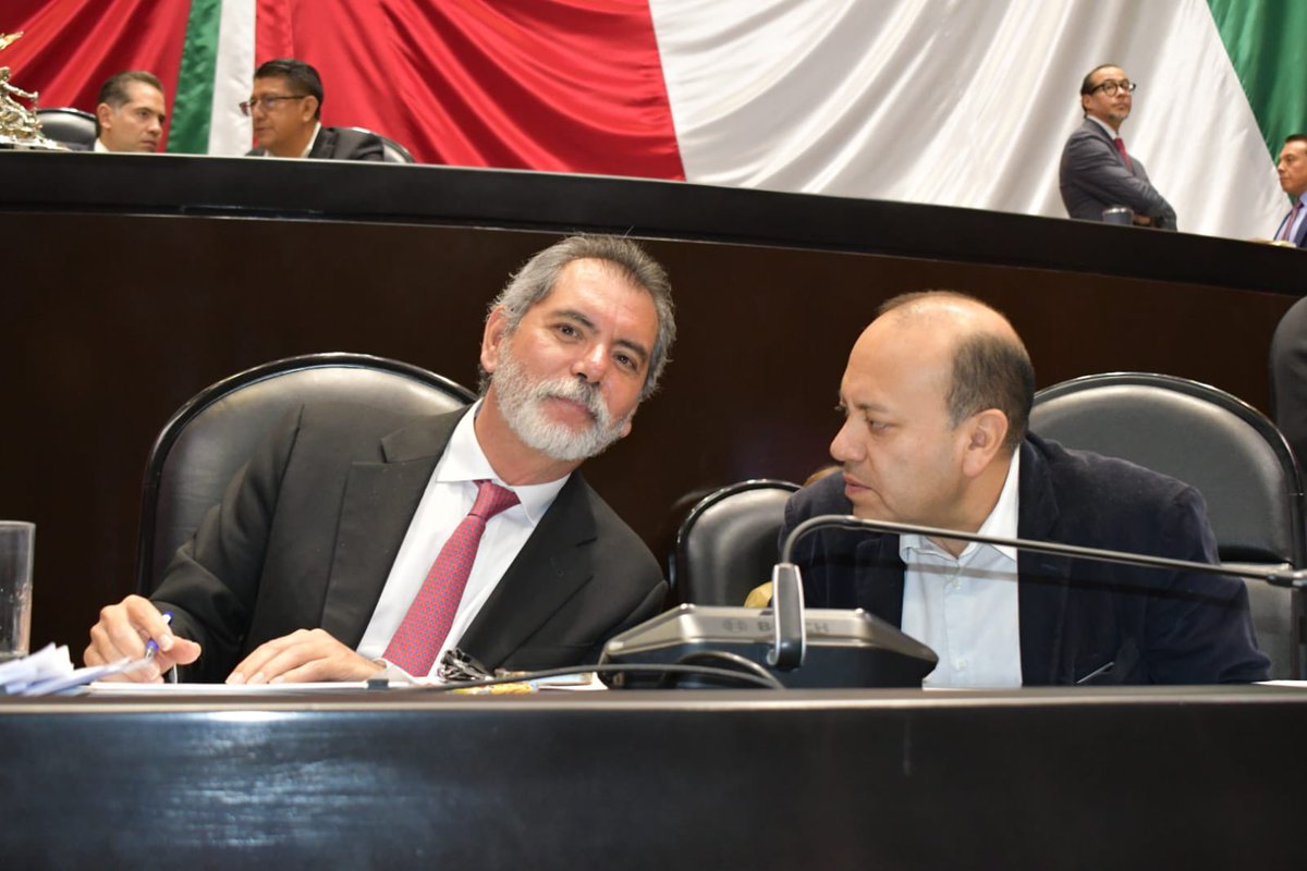 julioc_moreno's tweet photo. Hoy vivimos una jornada de diálogo y rendición de cuentas en el Pleno de la @Mx_Diputados, con la comparecencia del secretario de @Hacienda_Mexico, @Edgar_Amador_Z, para la glosa del Segundo Informe de Gobierno y el análisis del Paquete Económico 2027.

Los recursos públicos deben traducirse en bienestar y mejores oportunidades para las familias mexicanas. Ese es el compromiso que compartimos con nuestra presidenta @Claudiashein.

Seguimos trabajando desde la Cámara de Diputados para que el presupuesto responda a las necesidades de nuestro país. 🇲🇽

#JCM