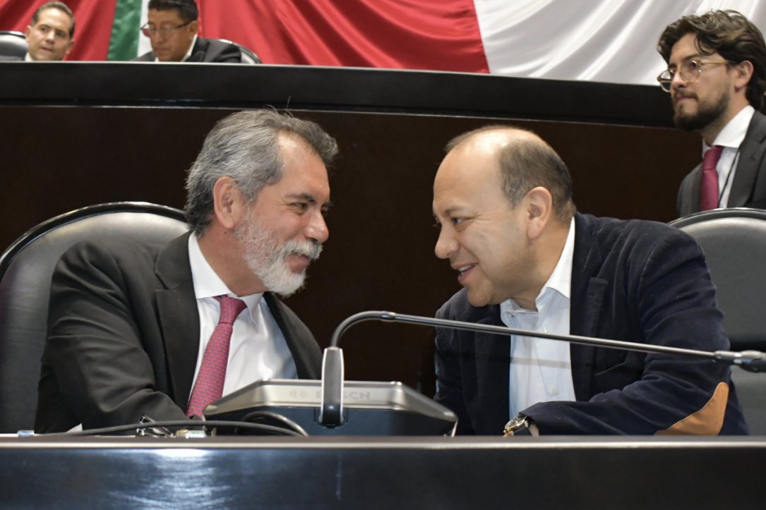 julioc_moreno's tweet photo. Hoy vivimos una jornada de diálogo y rendición de cuentas en el Pleno de la @Mx_Diputados, con la comparecencia del secretario de @Hacienda_Mexico, @Edgar_Amador_Z, para la glosa del Segundo Informe de Gobierno y el análisis del Paquete Económico 2027.

Los recursos públicos deben traducirse en bienestar y mejores oportunidades para las familias mexicanas. Ese es el compromiso que compartimos con nuestra presidenta @Claudiashein.

Seguimos trabajando desde la Cámara de Diputados para que el presupuesto responda a las necesidades de nuestro país. 🇲🇽

#JCM