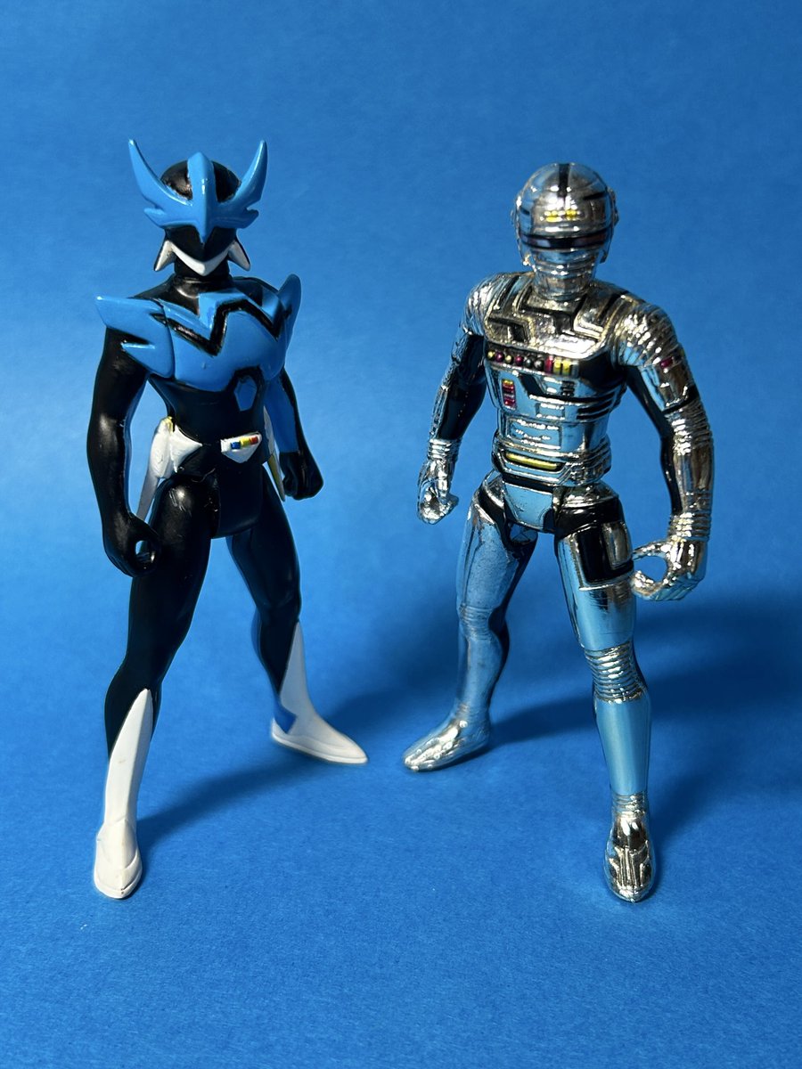 7080sHOBBY's tweet photo. ウイングマン＆宇宙刑事ギャバン。

実写版ウイングマンに
ギャバンが出た時は
テンションあがったけど、
あれがショーのキャラじゃなくて
本物としてウイングマンと共闘してたら
テンションあがるどころじゃ
なかったかも⭐️

#好きなクロスオーバーをならべてみた
#ウイングマン
#宇宙刑事ギャバン https://t.co/GCNMbIv3Wn