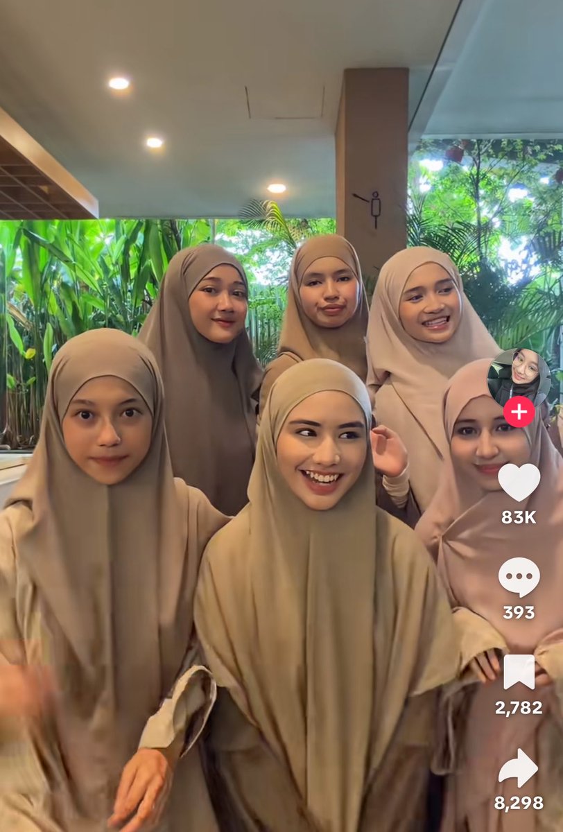 mikeoxsmool's tweet photo. such a privilege to be loved fully and have the money to buy a comfortable cotton long hijab yang harganya bikin melongo, my biggest larp 💔💔 one day ya semoga ya Allah mau bgt https://t.co/b0xy4hKhuS