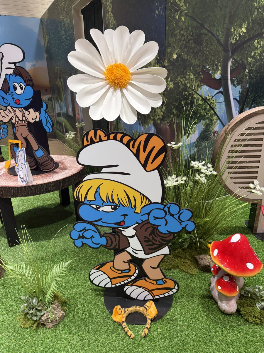 historywwonwoo's tweet photo. Hoshi smurf is so Hoshi 😭 https://t.co/Xcabdw396D