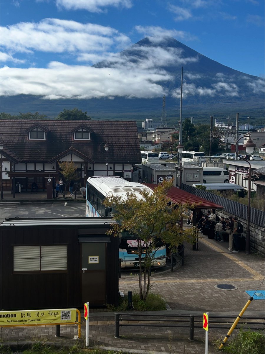 fujisan_pref's tweet photo. Good morning from Fujisan Prefecture!
Blue skyโจ Autumn starts๐
#fujisanprefecture
#localtours
#kimnoexperience https://t.co/Fya5SAjstn