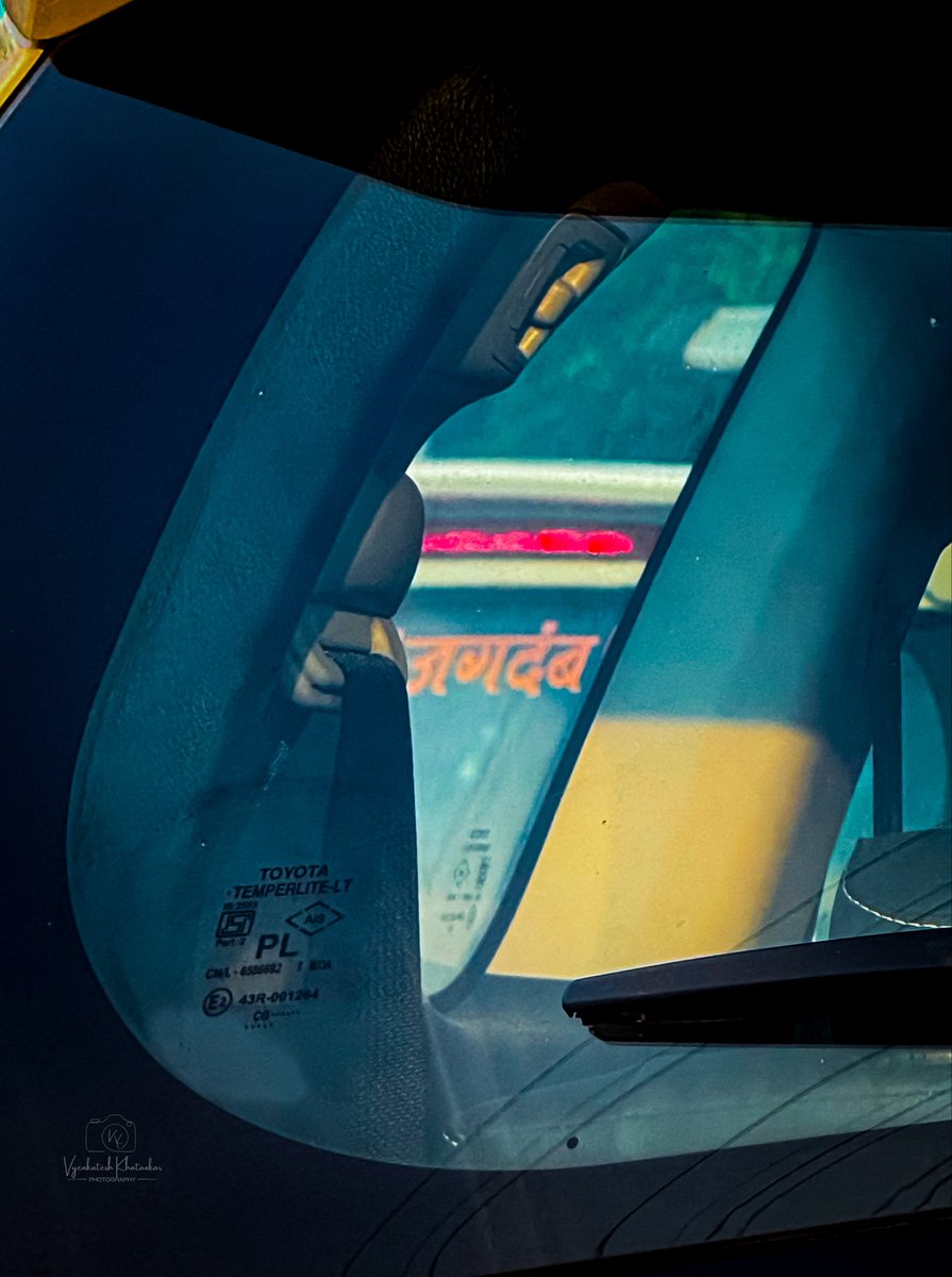 Vyenkatesh_K's tweet photo. Through the rearview, blurred and bright
Jagdamba’s name catches the light
Etched in orange on dusty glass
A Goddess watches the highway pass.

#Theme_pic_India_Morning 
#theme_pic_India_vehiclegraffiti 
#Vyenkypics 
#Devine
