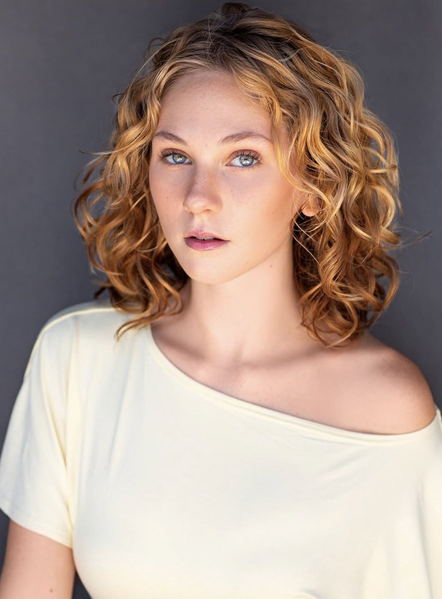 LFDLAYR's tweet photo. Lily Brooks O’Briant est de retour dans le rôle de Lucy Romalotti à Thanksgiving. Sa dernière apparition remontait au 20 décembre 2024. #YR #LFDLA https://t.co/O6qY48pMmi
