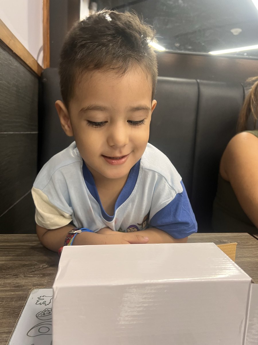 ronmromm's tweet photo. He perdido varios años de mi vida! Y no es por Sebas! Porque él es vida, amor todo lo bonito de la vida! Son mis hijos. 

Pero el golpe de realidad está siendo tan pero tan fuerte! Que no sé cómo pude dejar pasar tantas cosas, aún no me explico!!! https://t.co/AHepeV0YjK
