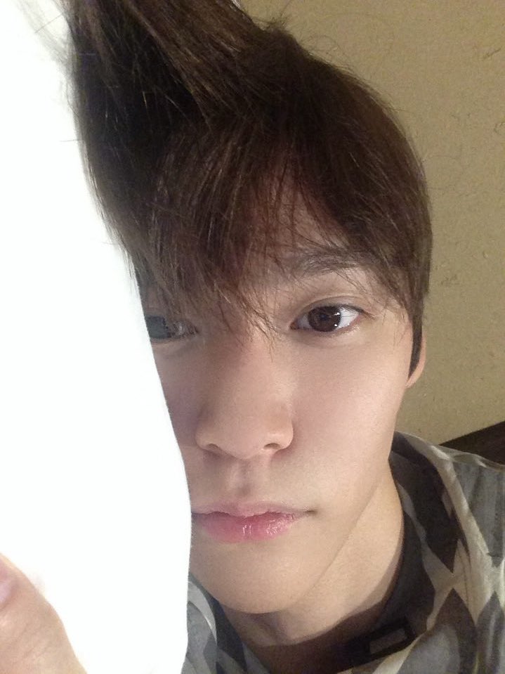 sggeunbm's tweet photo. 맨날 자기 전에 누워서 대화하는게 루틴
(사실상, 동생의 tmi 들어주기 시간)
형이 들어주다가 피곤하면 자는척함
그럼 기분 상해서 뒤돌아서 누워잇스면 형이 웃으면서 스르륵 백허그할 것 같은 내 씨피 https://t.co/t2Jw08gy3q