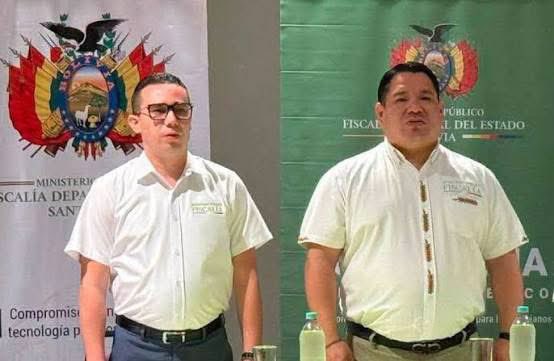 reddtvoficial's tweet photo. #Loúltimo Aprehenden a Roger Mariaca y Alberto Zeballos en Viru Viru

#RogerMariaca y #AlbertoZeballos fueron aprehendidos la noche de este miércoles en el Aeropuerto Internacional de Viru Viru, en Santa Cruz.

De acuerdo con información preliminar conocida por DTV, ambos fueron interceptados y posteriormente aprehendidos en instalaciones de la terminal aérea.

Por el momento, existe incertidumbre respecto al operativo. Se desconoce oficialmente qué fuerza ejecutó las aprehensiones y si los efectivos que participaron pertenecen a la Policía Boliviana o a alguna autoridad extranjera.

Tampoco se conoce hasta ahora el motivo formal de las aprehensiones, la existencia de órdenes judiciales ni el destino al que fueron trasladados Mariaca y Zeballos.

El hecho se encuentra en pleno desarrollo y se aguarda un pronunciamiento oficial de las autoridades para establecer las circunstancias del operativo y la situación jurídica de ambos.

NOTICIA EN DESARROLLO.