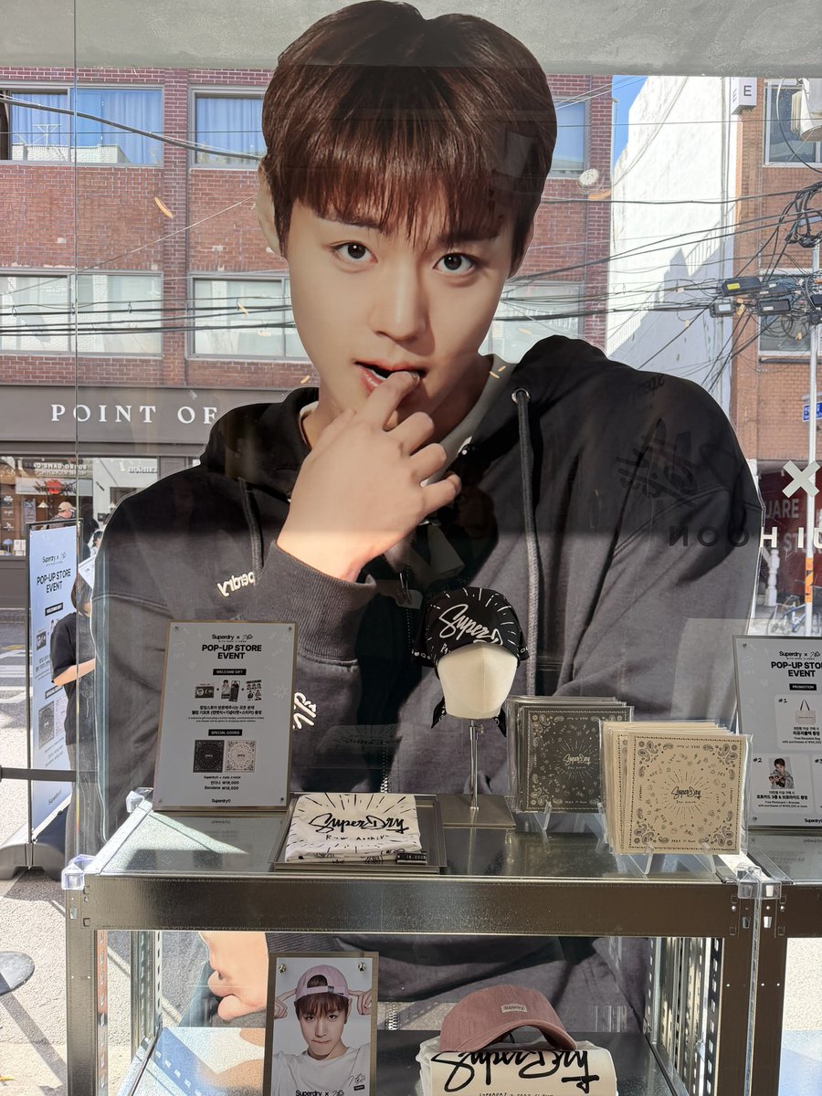 4h__yeonly's tweet photo. 비행기타고 날아오기 ….
온 세상이 지훈이야 💛💚💖

#박지훈 #parkjihoon https://t.co/YYtXPohioC