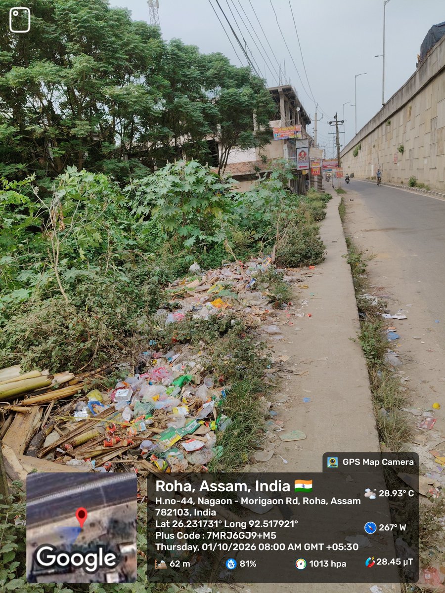 debarshisaikia7's tweet photo. Severe garbage dumping near Nagaon-Morigaon Rd, Roha (PIN 782103). Plastic &amp; waste are endangering local stray animals &amp; harming the environment. Urgent cleanup required!
  
​@CMOfficeAssam @himantabiswa @RahaMunicipal #SwachhBharat #CleanAssam #SwachhBharatMission https://t.co/ixQj237Rc0