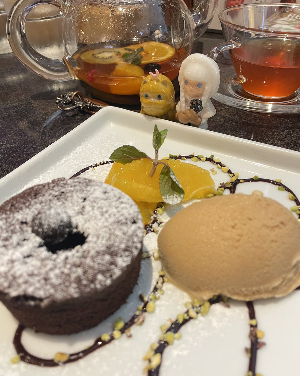 TMC_1974's tweet photo. レシオとジャモンと一緒にカフェにお出かけしました🫖
伝票がとっても可愛い鍵でした🗝️✨
フォンダンショコラとコーヒー味のアイス🍨

ぜひ、みな��んもレシオたちと一緒に
いろんなところにお出かけしてみてください✨

#森のレシオ https://t.co/b8yNjLLS1R