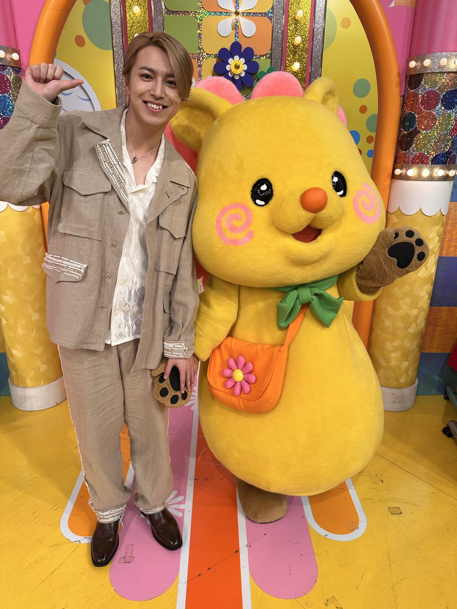 hirunandes_4ntv's tweet photo. 今日のゲストは
松尾太陽ナンデス☀️

みんなに楽しいお昼を
超特急でお届けするンデス🚄

#ヒルナンデス
#松尾太陽
#ケンミンショー https://t.co/PaRzDYGz9t