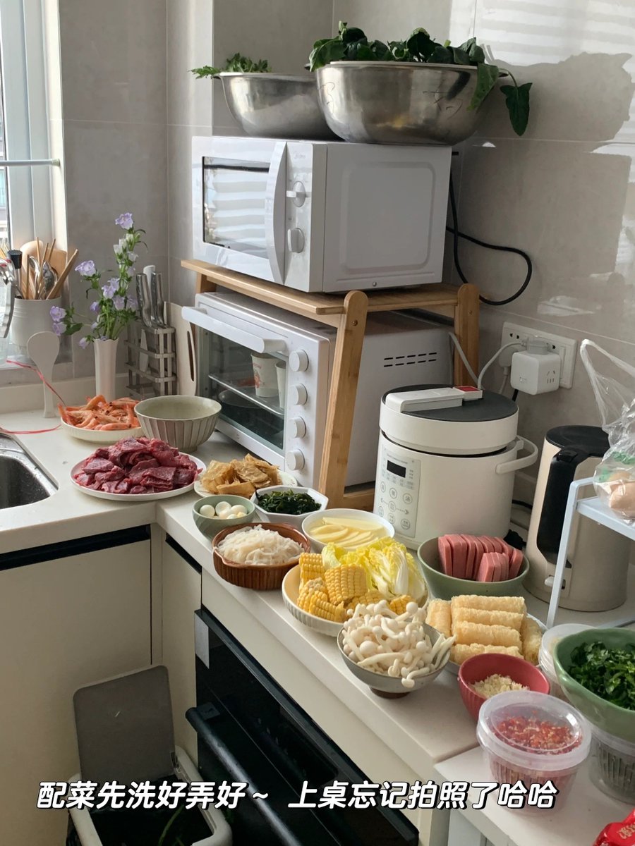SinaLipkeqoy's tweet photo. Cozy Sunday with my favorite people: laughter, homemade cookies and silly board game rounds. Slow days hit different. https://t.co/QT9TfDVkrB