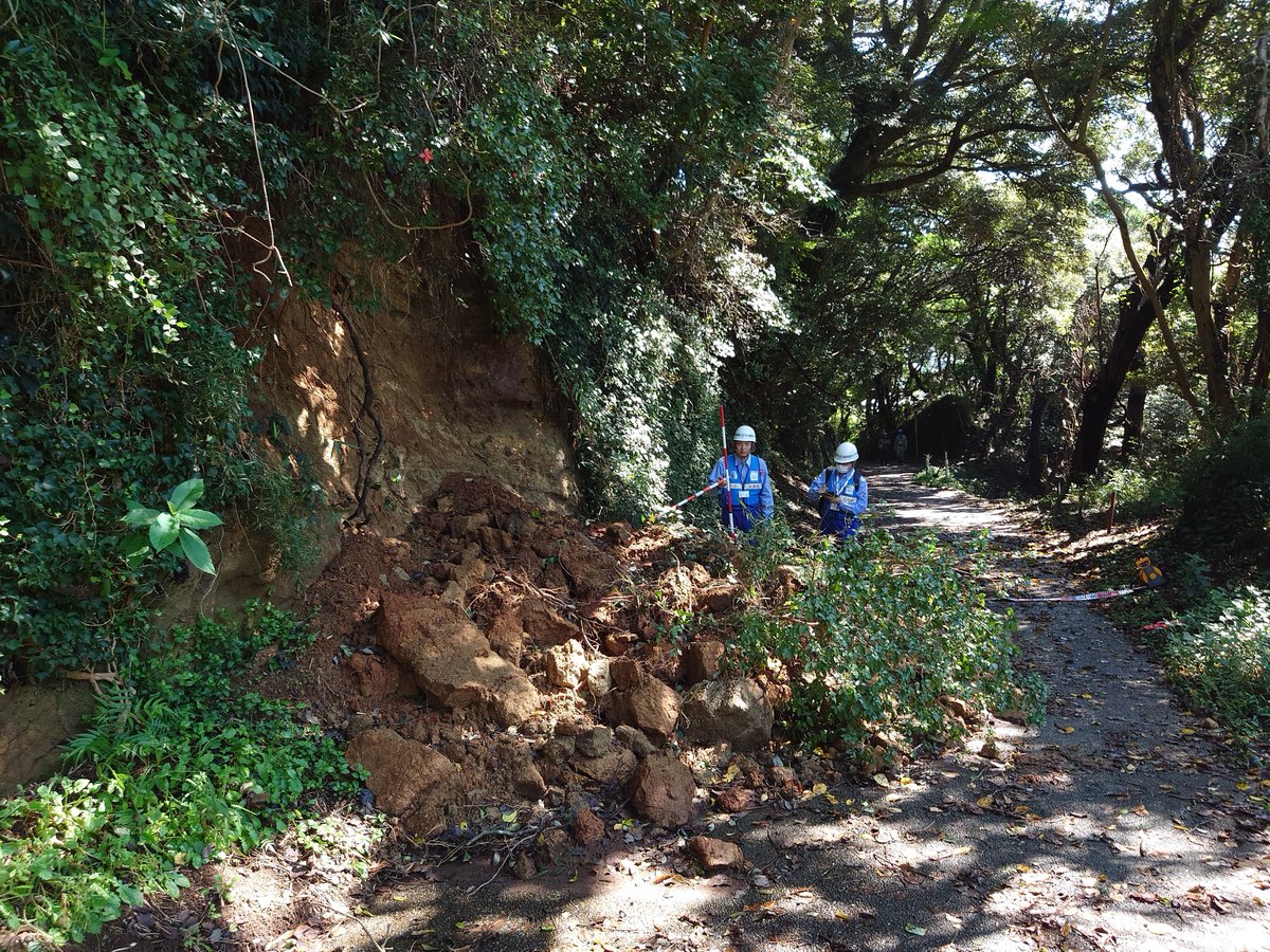 mlit_kanto_road's tweet photo. 【#台風25号 被害に伴う対応】
神奈川県からの支援要請を受け、TEC-FORCEを派遣し、三浦市において、道路の被災状況調査を行っています。
神奈川県及び三浦市と連携し、早期復旧に向け取り組んでいきます。
#国土交通省 #関東地方整備局 https://t.co/Y737kOm9vZ