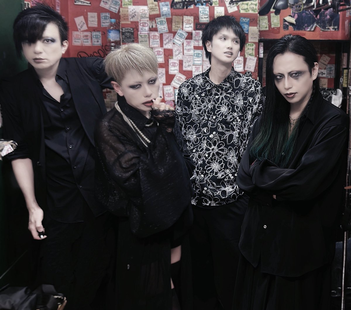 fsao_official's tweet photo. Thank you 11th Anniversary!!

Vo.進@SUSUMU_08010614 
Gt.慎@sin_gt91 
Ba.サキ@ssk_0207 
Dr.Ryo @Ryo_Awoi https://t.co/70AhtRqlJo