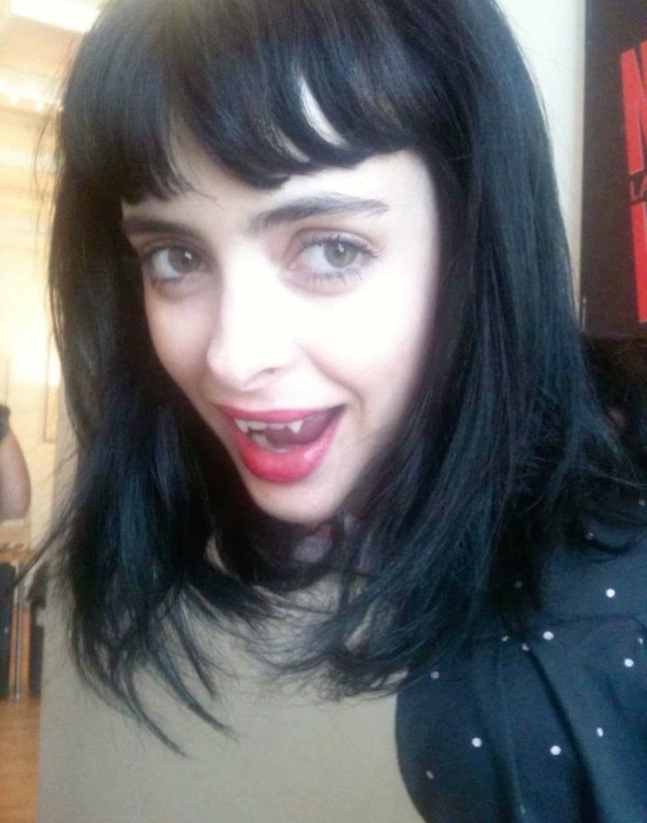 virtualh3arts's tweet photo. Krysten Ritter’s fangs for vamps (2012) 🦷 https://t.co/KYZjrhDP24