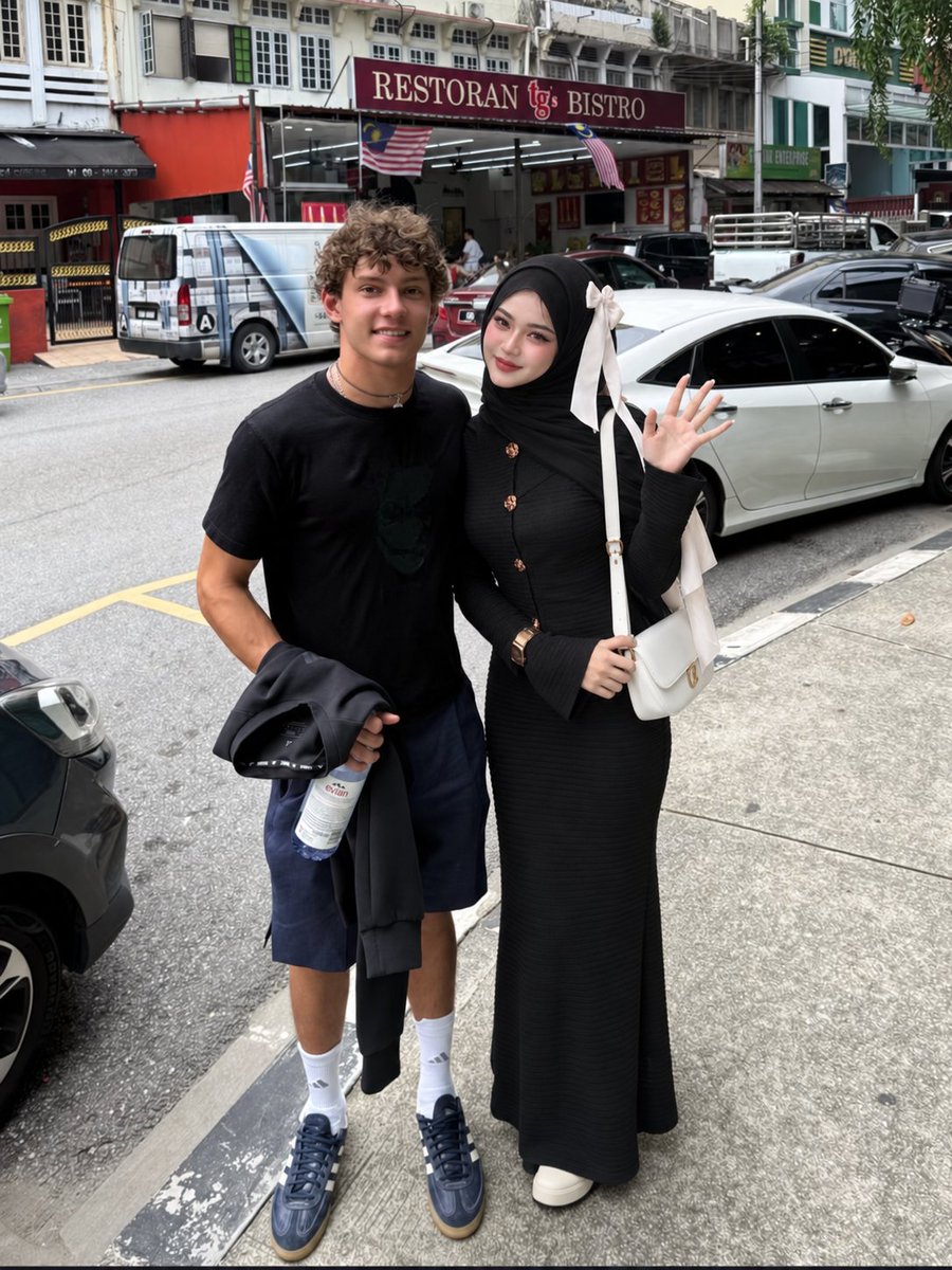 Lababymy's tweet photo. So excited and happy to meet F1 driver Kimi! ποΈβ¨ Such an unforgettable moment.
Welcome to Malaysia π²πΎ Canβt wait for the race β counting down already! π₯π
#F1 #Kimi #Formula1 #F1Malaysia #WelcomeToMalaysia #RaceWeekend #F1Fans #Motorsport #Racing #CantWaitForTheRace #Excited https://t.co/HzxhEHZ3xU