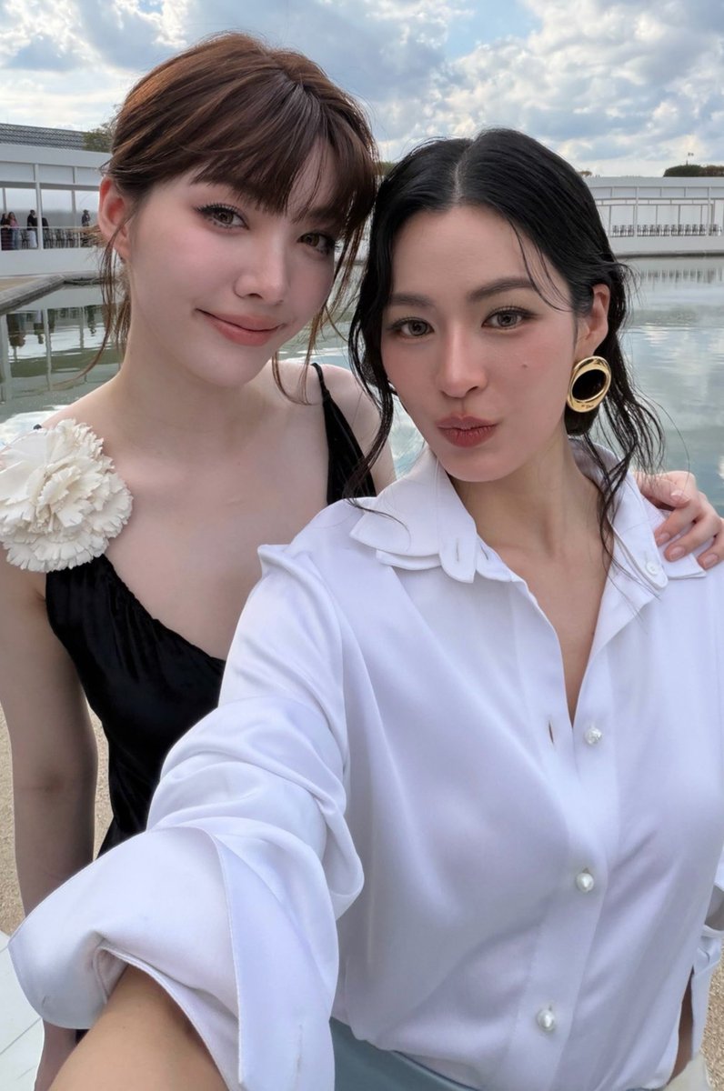 lingormlvs's tweet photo. selfie with her girlfriend 🫠

#lingorm #หลิงออม https://t.co/7cBAWuv8pQ