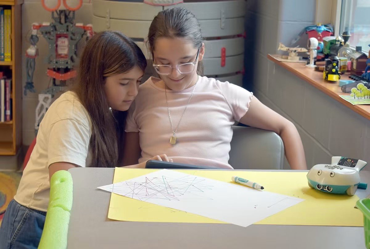 MarsAreaSD's tweet photo. 🤖 Fifth-graders at #marsarea Centennial School are programmed Finch Robots to create geometric shapes and designs as part of a FinchBot Drawing lesson in their STEAM classes. #marsproud https://t.co/wlHjB0BnyN