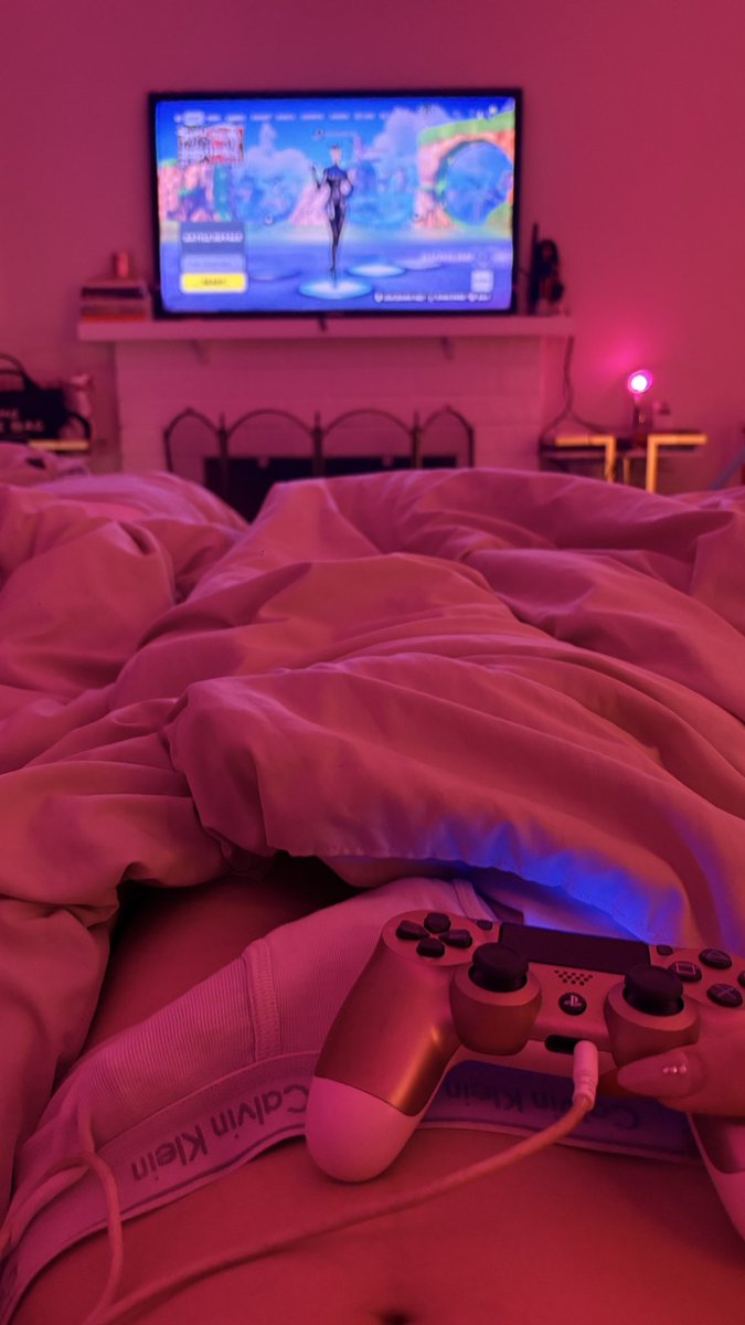 bodyodyy69's tweet photo. idk y i get so horny playing games 😵‍💫🥴 https://t.co/sdK89QdLMQ