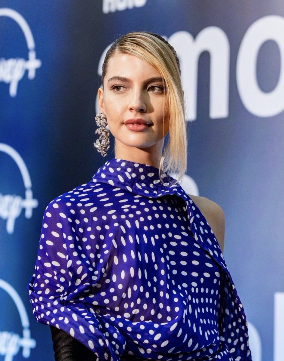 UploadAlan's tweet photo. OLHA ELA! Alanis Guillen belíssima em nova foto para o foto o première de #AmorDaMinhaVida https://t.co/9JnrBumYsM