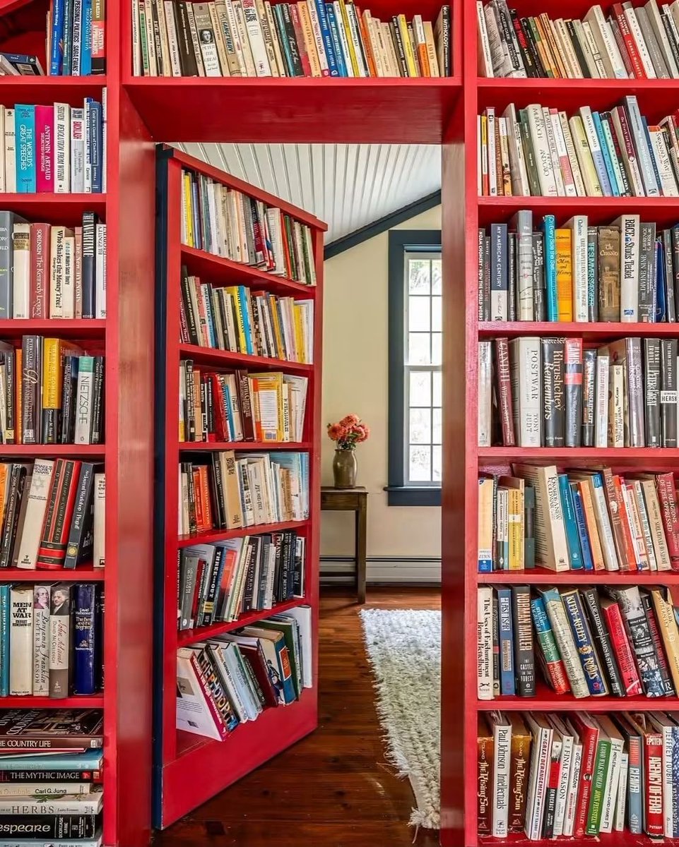 bookworm409's tweet photo. *She's currently in her safe/happy place right now, so please don't bother her until the secret door opens... Which won't be until late at night or early tomorrow morning.* https://t.co/w5kiQt7DXq