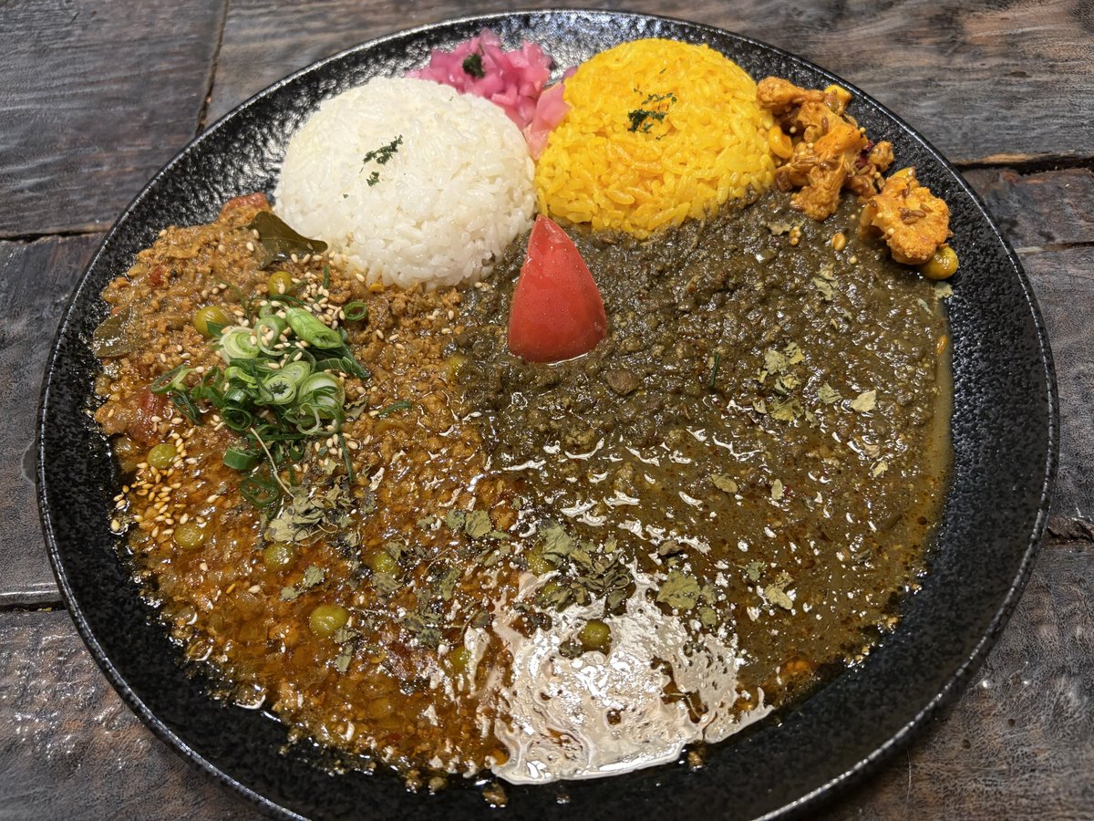 ALFIN82249703's tweet photo. 四ツ橋駅
カオススパイスダイナー
2種あいがけ
#大阪メトロ　#カレー　#昼ごはん https://t.co/tLI98xoQNV