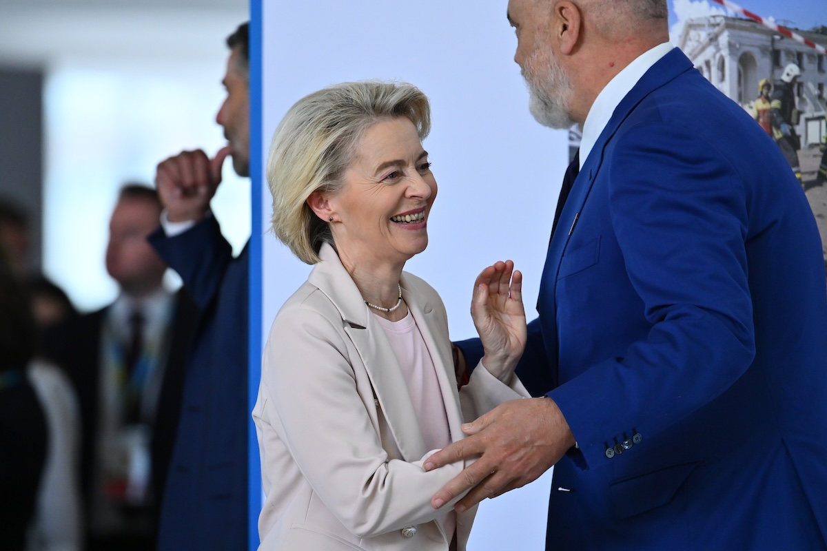 Rapporteur_FR's tweet photo. EXCLUSIF : Les pays candidats pourraient se voir accorder un commissaire avant leur adhésion à l’UE: Ursula von der Leyen, actuellement en tournée dans les Balkans occidentaux, annoncera une nouvelle stratégie d'élargissement le 6 octobre 

The post EXCLUSIF :… dlvr.​it/TVk9WJ https://t.co/QTOVUWwf1N