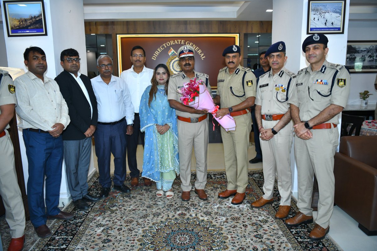 crpfindia's tweet photo. A defining moment of pride unfolded at FHQ as Shri @gpsinghips conferred the rank of Inspector General upon Shri Shahnawaz Khan, DIG, in the presence of his family and senior officers. 

Heartiest congratulations on this well-deserved elevation—may your new tenure be marked by distinction, impact, and continued excellence.

#NationFirst
#Vandematram150 
#MissionNaxalMuktBharat2026
@gpsinghips
@crpf_j
@CentralZoneCrpf
@northeast_zone
@southzone_hyd