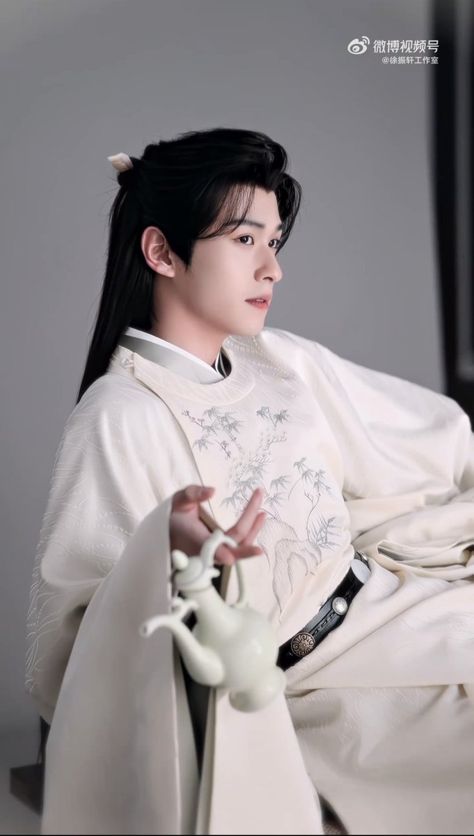 xiaoxinxuu's tweet photo. ประมุขพรรคมาร หนุ่มดอกไม้ คุณชายเสเพล ลำยอง https://t.co/Mya7OLMRhP