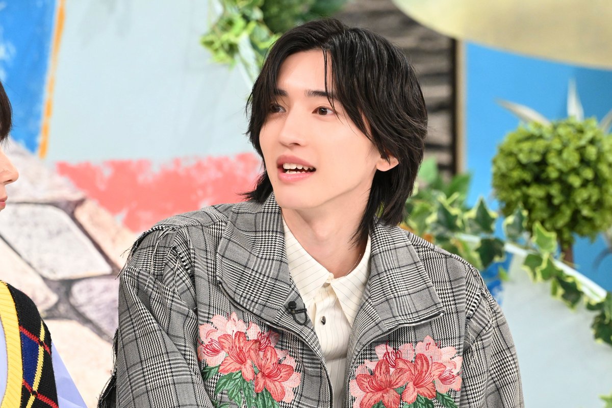 ChukyoTV_PR's tweet photo. ——線を引くだけクイズ #センビキ—✍️🏻
　　📅10月7日㊌よる7⃣時放送🖍

🟦なにわ男子ペア
　大西流星＆道枝駿佑

マネージャーからセンを引くだけの
簡単な番組とだけ聞かされてやって来た２人✏

誰も思いつかなかった見事な回答で
スタジオを沸かせる🔥
勢いで決勝まで勝ち上がれるのか!? https://t.co/x1Zgv2st8S