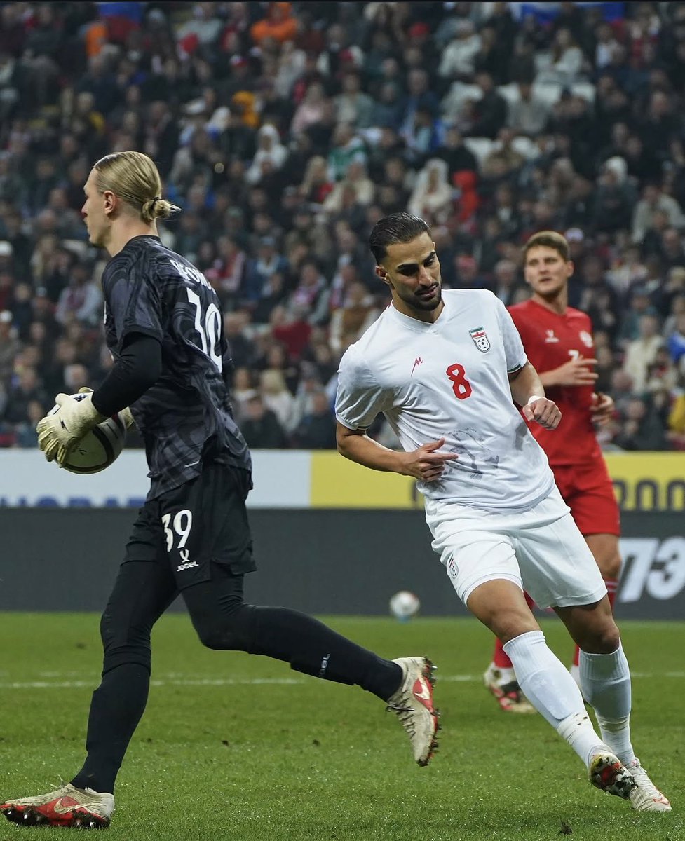 JdtfcC's tweet photo. Aksi penyerang JDT, Shahab Zahedi bersama skuad kebangsaan Iran menentang Russia di Kazan semalam. Masuk minit ke-66 gantikan Yousefi &amp; dapat rating 7.1 mata! Walaupun Iran tewas 2-0, sentuhan kualiti Zahedi tetap membanggakan. Kelas tersendiri! 🇮🇷⚽⚡️ https://t.co/PBUk4To4Ik