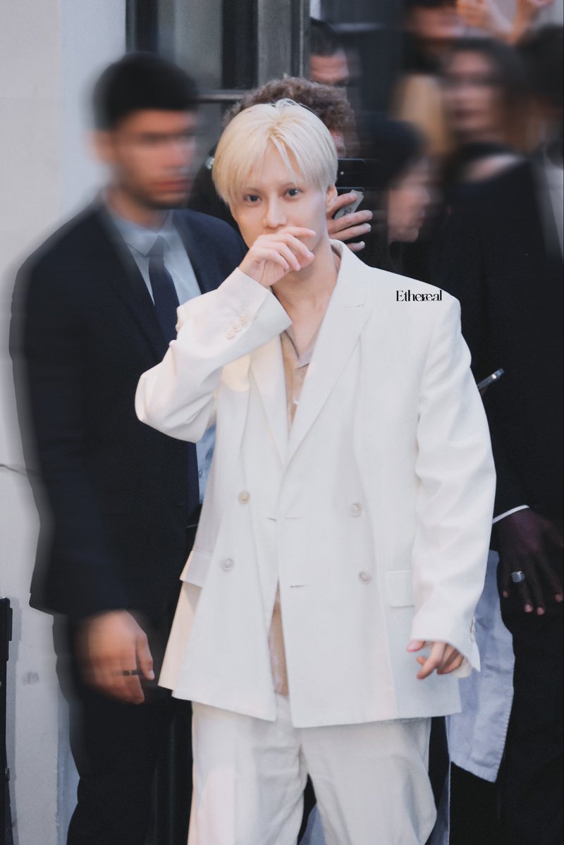 Ethereal_718's tweet photo. 𝟐𝟔𝟎𝟗𝟐𝟗 

심쿵했어💖💖💖

#태민 #TAEMIN #テミン #泰民 
#TAEMINxMaisonMargielaSS27
#TAEMINxMaisonMargiela
#MaisonMargiela https://t.co/uxWrb8Krzv