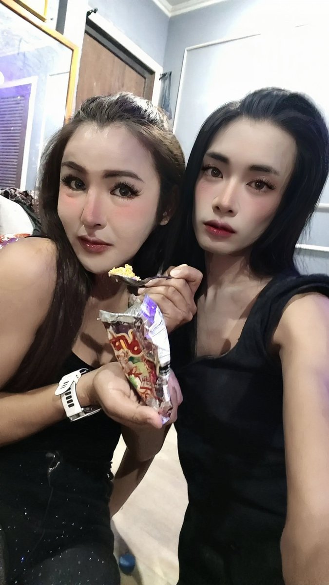 Rinrada095's tweet photo. มาม่าอร่อยนะ ลองไหม 😂  #ปากช่อง https://t.co/KPHDpYhiFu