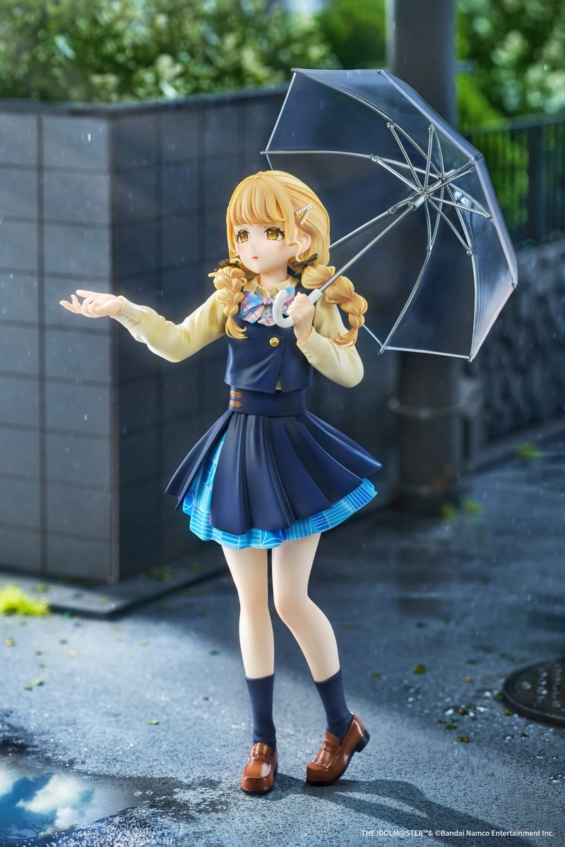 Miraimiratoys's tweet photo. ★新商品情報★

『藤田ことね 雨上がりのアイリス 特訓前Ver.』

『学園アイドルマスター』より、
Re;IRIS 「藤田ことね」 が『雨上がりのアイリス』の特訓前姿でスケールフィギュアになって登場‼
雨滴をそっと受け止める姿や、ことねの新鮮的な表情、三つ編みの細部、スカートのしわまで丁寧に再現されています。
ぜひお手に取って、この可愛さをご堪能ください！

*本商品には傘と専用台座��付属
-------------------
本日より予約受付開始！

▼ご予約はこちら
https://t.co/HTJQy1yYfK

#学マス　#藤田ことね  #MiraiMira