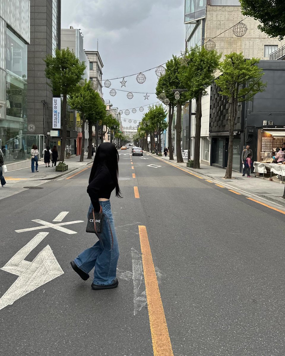 LashandaTrrxjx's tweet photo. 自分の中に芽生えた感情を言葉にするのって、どうしてこんなに難しいんだろう。言葉にすると嘘っぽくなる気もして。君はどうしてる？ https://t.co/UKjuVAHwdT