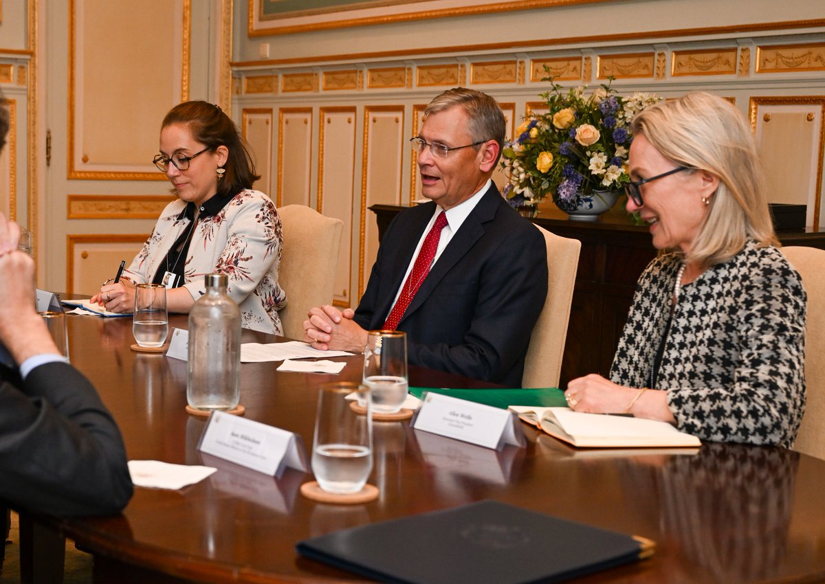 USAmbEU's tweet photo. American companies stand ready to work with Europe to build prosperity on both sides of the Atlantic. Always great to meet with U.S. energy industry leaders like @exxonmobil SVP Jack Williams and EVP Alice Wells. https://t.co/rpoSnhv7Yt