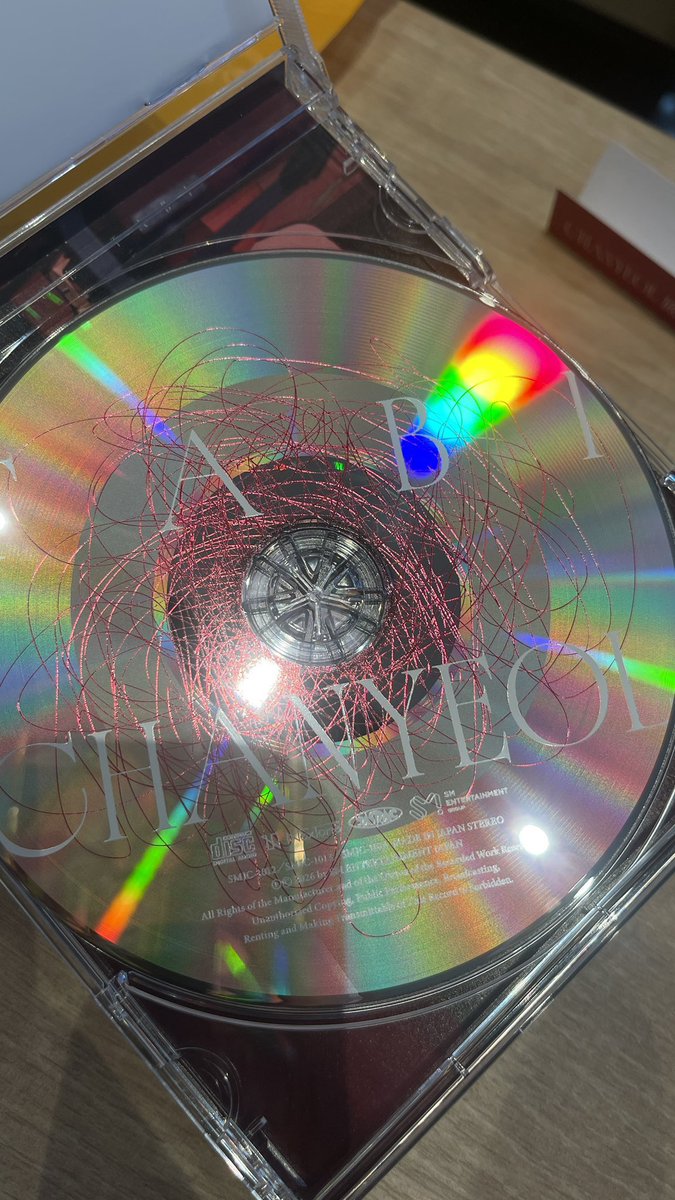 no_loey_no_life's tweet photo. The CD of TABI has red threads in it ❤️

The “Red Thread of Fate” is an East Asian mythological concept describing an invisible red cord tied by the gods around two people who are predestined to meet. The thread may stretch or tangle, but it can never break 🥺 https://t.co/XtfM8Y53yw