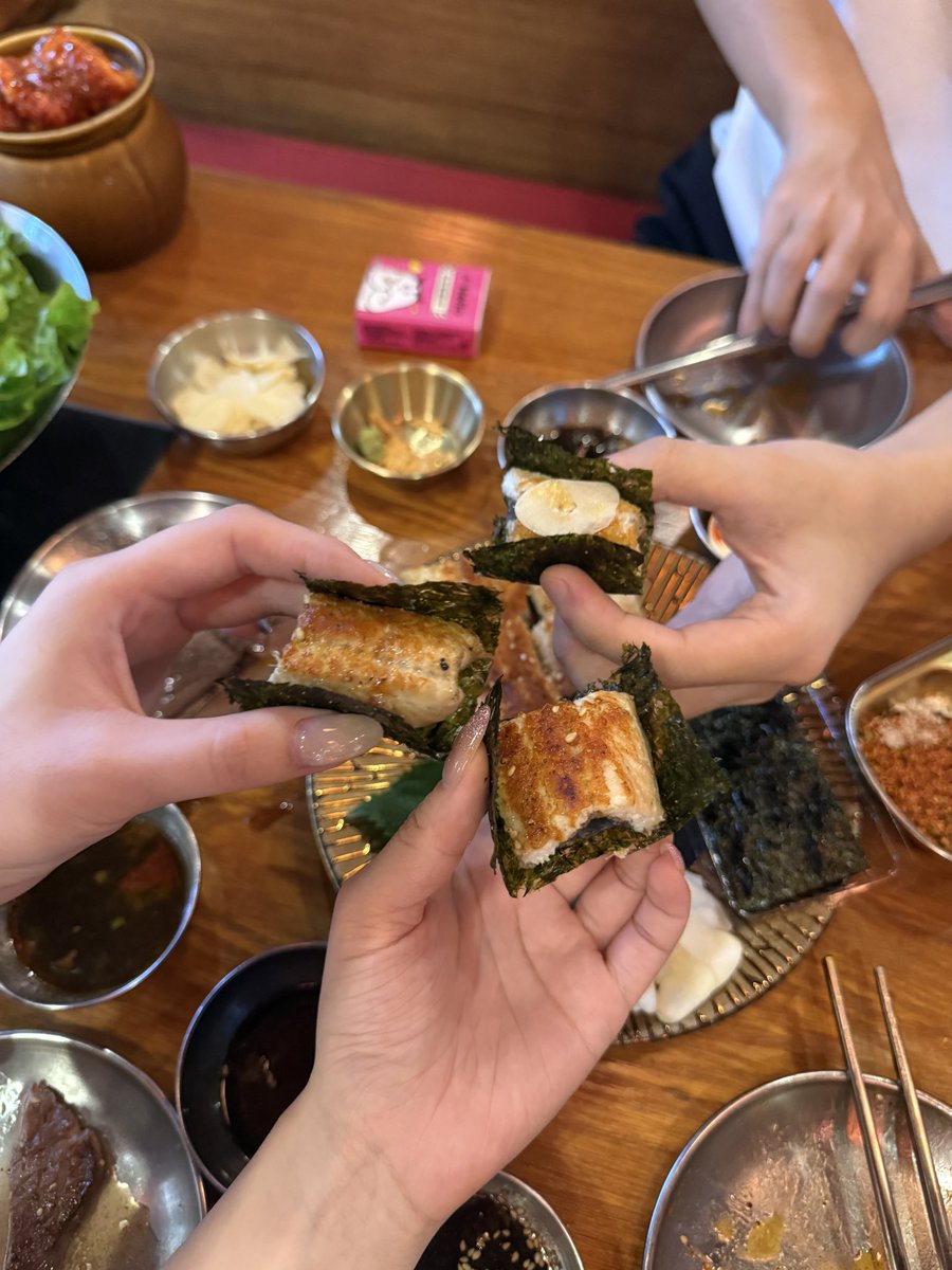 fufunaici's tweet photo. 又被🚪哥投喂了 有没有跟我一样超喜欢吃鹅肝呀！ https://t.co/InyIxUS1oe