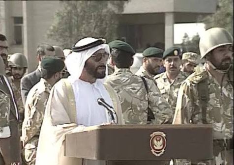 Hmd_Almarar's tweet photo. للعلم ؛
بعد الغزو .. فتح الشيخ زايد رحمه الله الباب لمواطني دولة الإمارات 'المدنيين' للمشاركة في الحرب ، فتقدم 80 ألف إماراتيًا متطوعًا للقتال في الكويت ، وحينها تم إيقاف التطوع نظرًا للعدد الكبير غير المتوقع https://t.co/UoYT2WdiyD