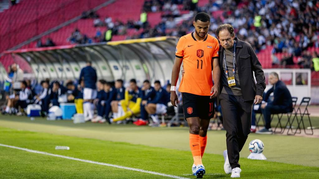 CJFvanHerpen's tweet photo. Ik vind het een raar #idee om ⚽️ competitie weken stil
te leggen om in korte tijd liefst 4 #interlands te spelen.
Brobbey, Gakpo, Van Hecke en wss meer internationals
komen geblesseerd terug bij hun club 🙃 https://t.co/PxGp7oVvLp