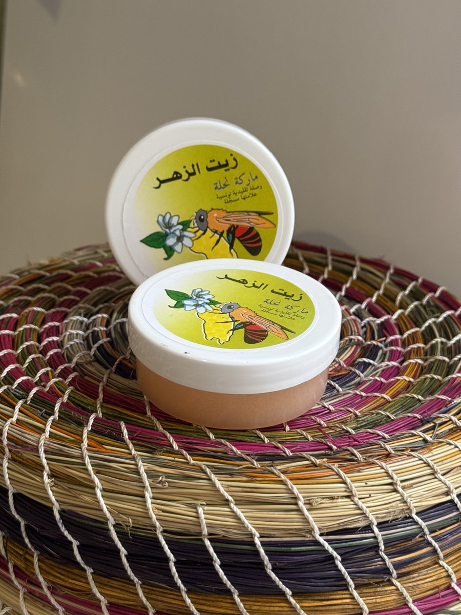 _ZaKom_'s tweet photo. 🐝 BAUMES À LA CIRE D’ABEILLE 100 % naturel🇹🇳

Adapté comme huile à barbe, pour la peau, baume à lèvre, crème pour les mains, cheveux…

🌹 Rose • 🌸 Jasmin de Tunisie• 🍊 Fleur d’oranger

1 → 8 €
2 → 15 €
3 → 20 € 

(Ceux que ça intéresse pour du gros j’ai du stock) https://t.co/cfV6NiWGfw