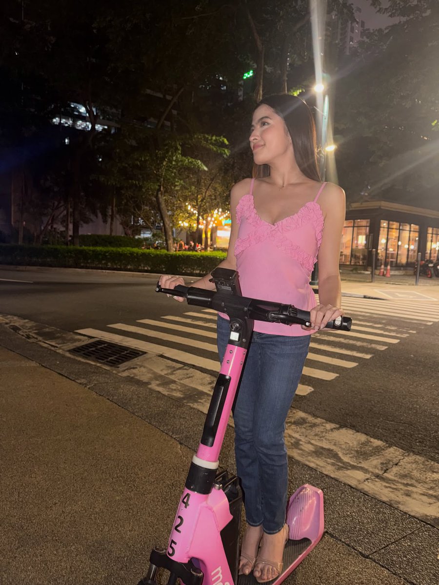 NewsKoPH's tweet photo. ALL SMILES si Alexa Ilacad sa kanyang latest photos sa IG.

"Sweet September 💗✨," sey niya sa post.

📸 : @alexailacad / IG

Sundan: https://t.co/cPs5DJ6wL9 https://t.co/X09v8yznlM