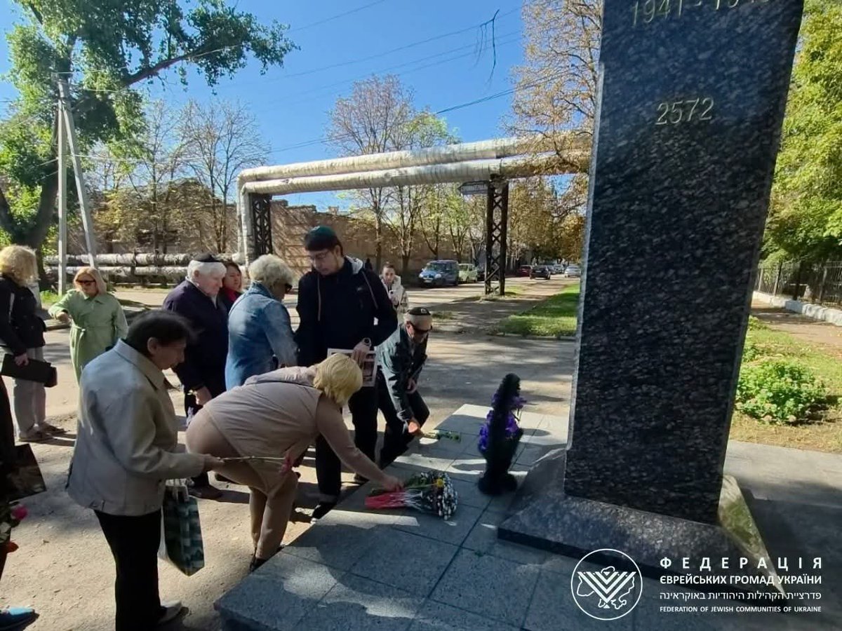 FJCU's tweet photo. A memorial ceremony dedicated to the victims of the #Holocaust was held in Oleksandriia.

The event was attended by the representatives of the city authorities, including the First Deputy Mayor, Rabbi Shlomo David Salamon of Kremenchuk, the representatives of the Jewish community https://t.co/qzrBlmyLHI